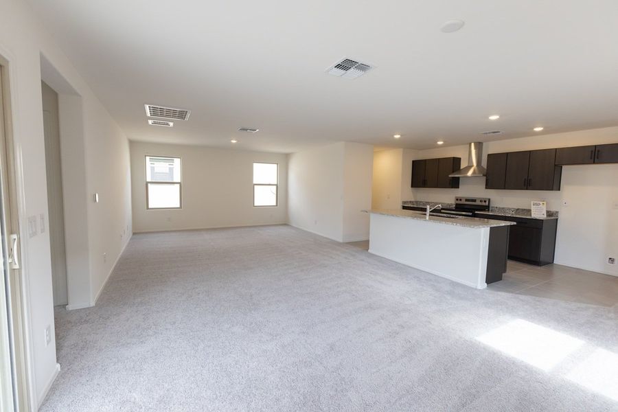 Spacious, unfurnished interior of a new home in Vista Del Oro Reserve, Tucson (Image 5). Spacious, unfurnished interior of a new home in Vista Del Oro Reserve, Tucson (Image 5).