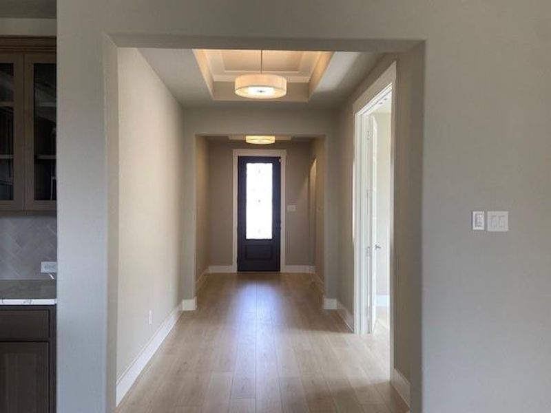 sales - 1908 Vittoria - spec - entry hallway