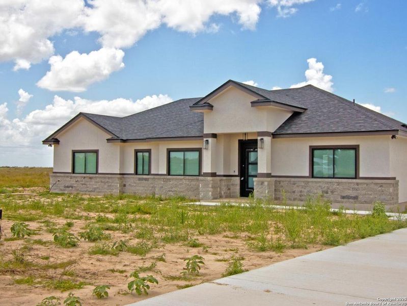 Front exterior of a new home in , La Vernia, TX, highlighting curb appeal (Image 22).