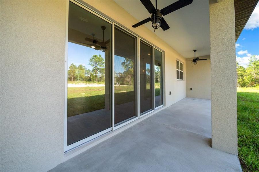 Exterior details and patio area of a home in , Dunnellon (Image 32).