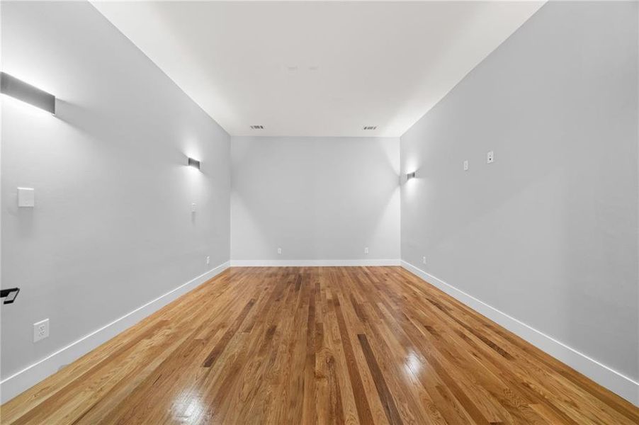Spacious, unfurnished interior of a new home in , Alpharetta (Image 38).