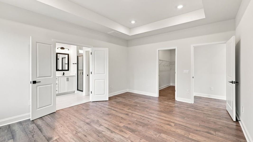 Spacious, unfurnished interior of a new home in Shadowood, Seneca (Image 34).