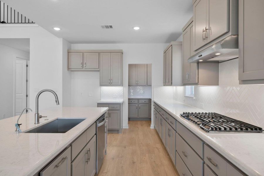 Stunning finishes in Light & Bright Kitchen Stunning finishes in Light & Bright Kitchen