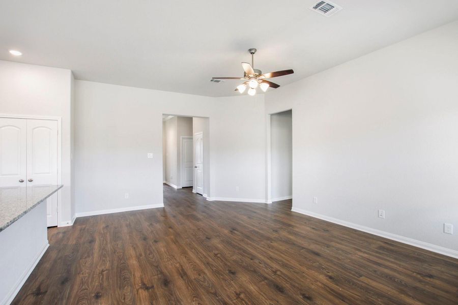 Spacious, unfurnished interior of a new home in , Bay City (Image 31).