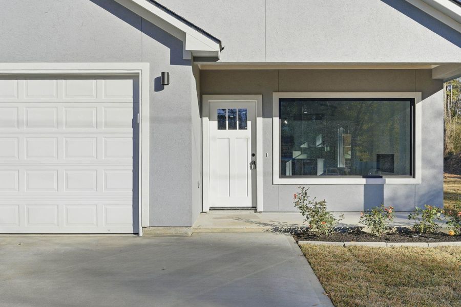 Exterior details and patio area of a home in , Willis (Image 19).