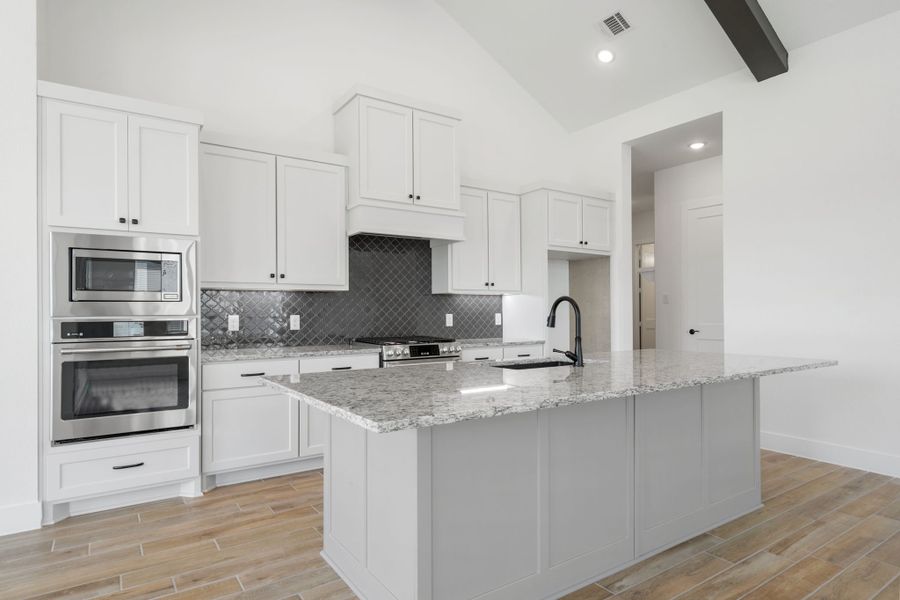 Representative furnished interior of a home built from the Malibu – 60′ Lot by Chesmar Homes in Fulshear Lakes, Fulshear (Image 7). Representative furnished interior of a home built from the Malibu – 60′ Lot by Chesmar Homes in Fulshear Lakes, Fulshear (Image 7).