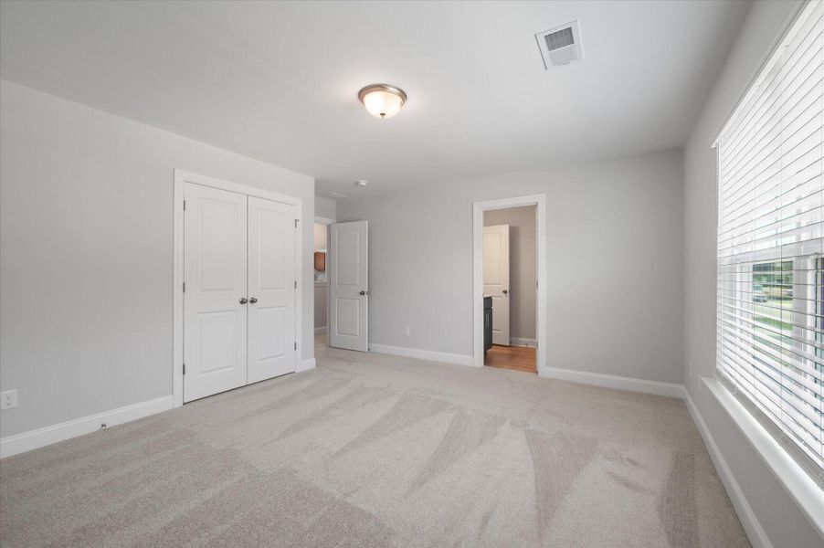 Spacious, unfurnished interior of a new home in Parker's Preserve, Ridgeville (Image 20).