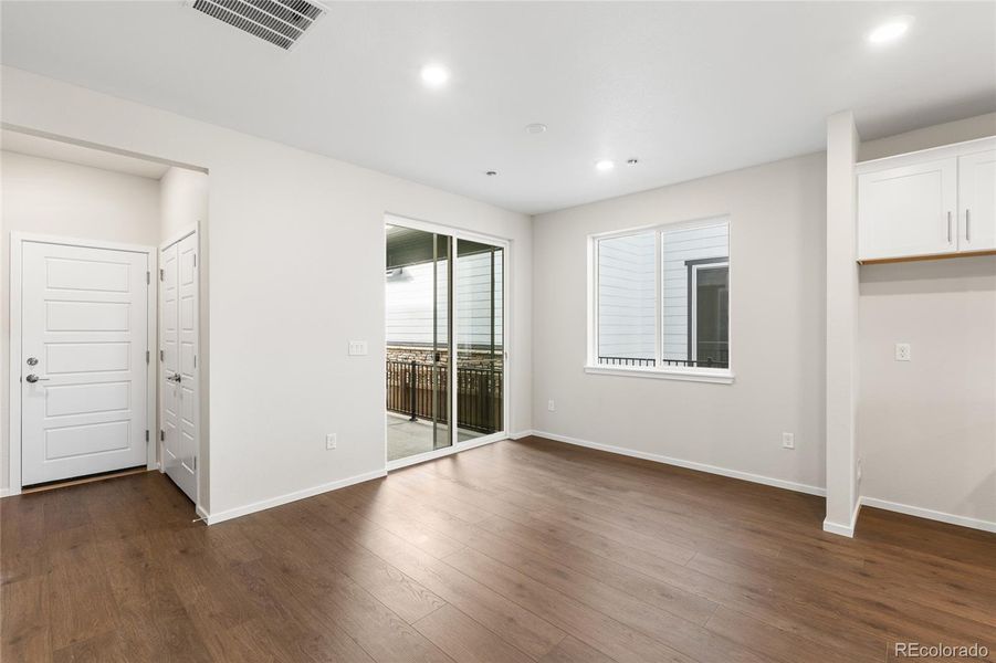 Spacious, unfurnished interior of a new home in Painted Prairie, Aurora (Image 14).