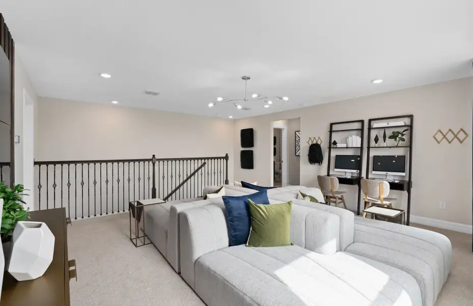 Representative furnished interior of a home built from the Mahogany Grand by Pulte Homes in Hilliard Isle, Kissimmee (Image 7).