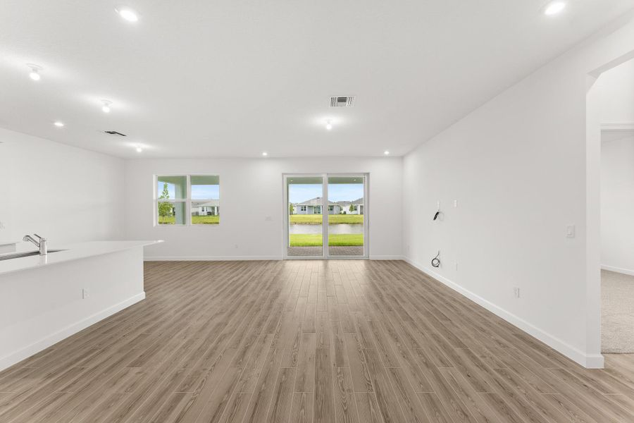 Spacious, unfurnished interior of a new home in Tradition - Cadence, Port St. Lucie (Image 14).