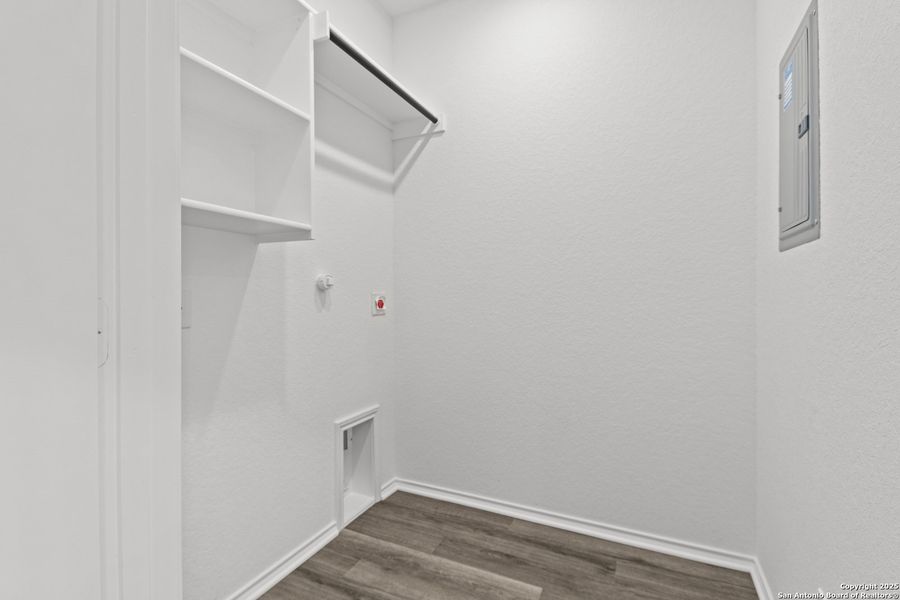 Spacious, unfurnished interior of a new home in Ladera, San Antonio (Image 17). Spacious, unfurnished interior of a new home in Ladera, San Antonio (Image 17).