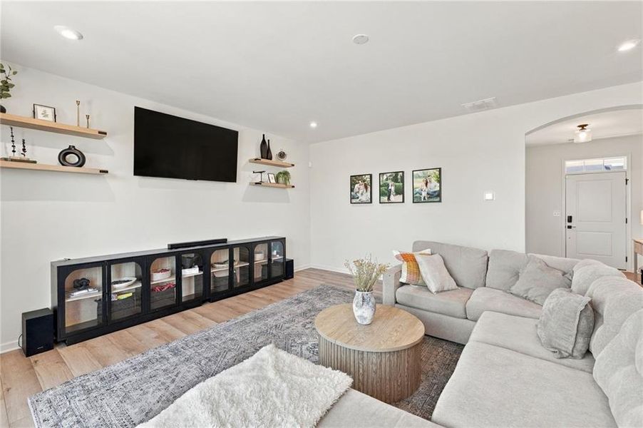 Furnished interior view inside a new home in Sweetbay Farm, Lawrenceville (Image 9).