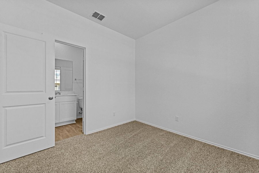 Spacious, unfurnished interior of a new home in Valverde, Bastrop (Image 35).