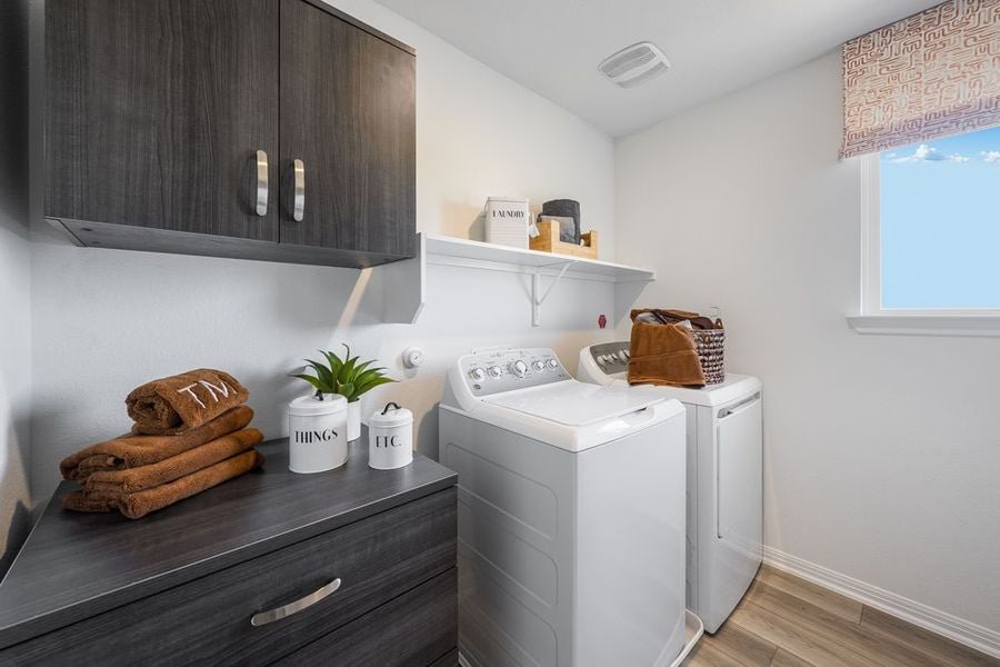 Representative furnished interior of a home built from the Kestrel by Taylor Morrison in Longview 40s, Del Valle (Image 13).