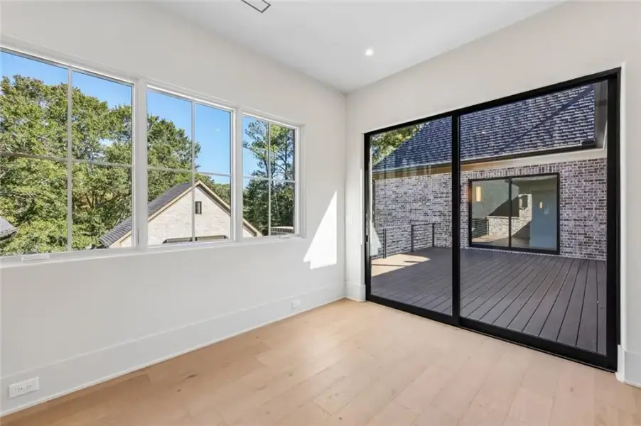 Spacious, unfurnished interior of a new home in , Alpharetta (Image 100).