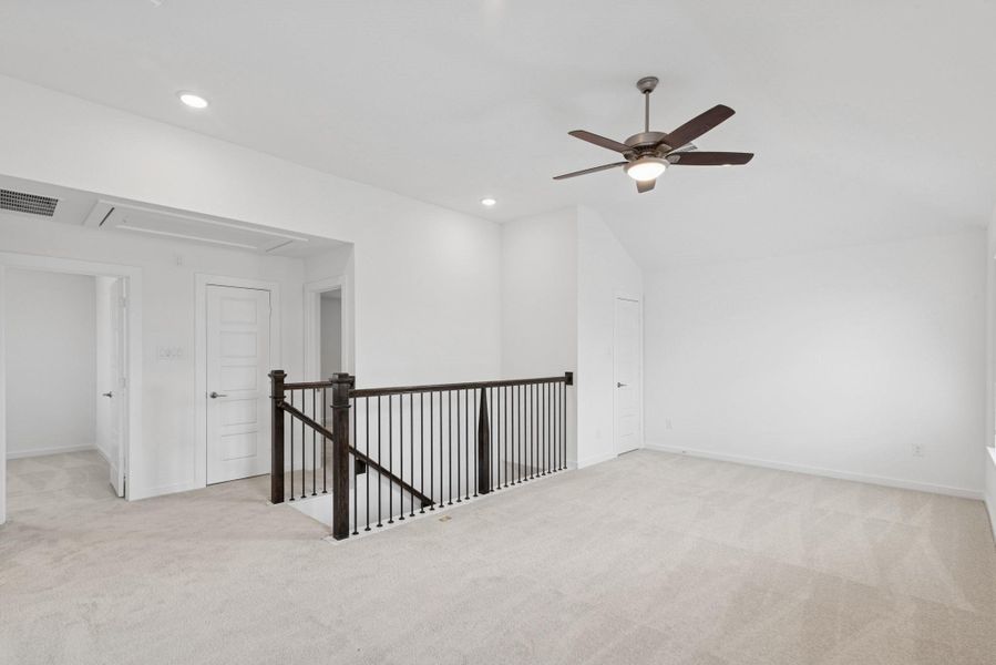 Spacious, unfurnished interior of a new home in Summerview, Fulshear (Image 31).