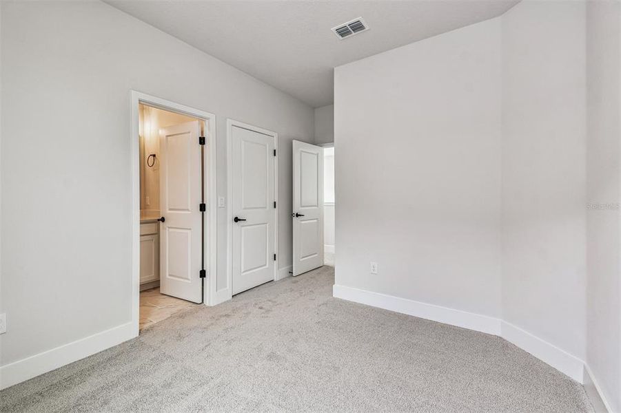 Spacious, unfurnished interior of a new home in North River Ranch – Garden Series, Parrish (Image 38).