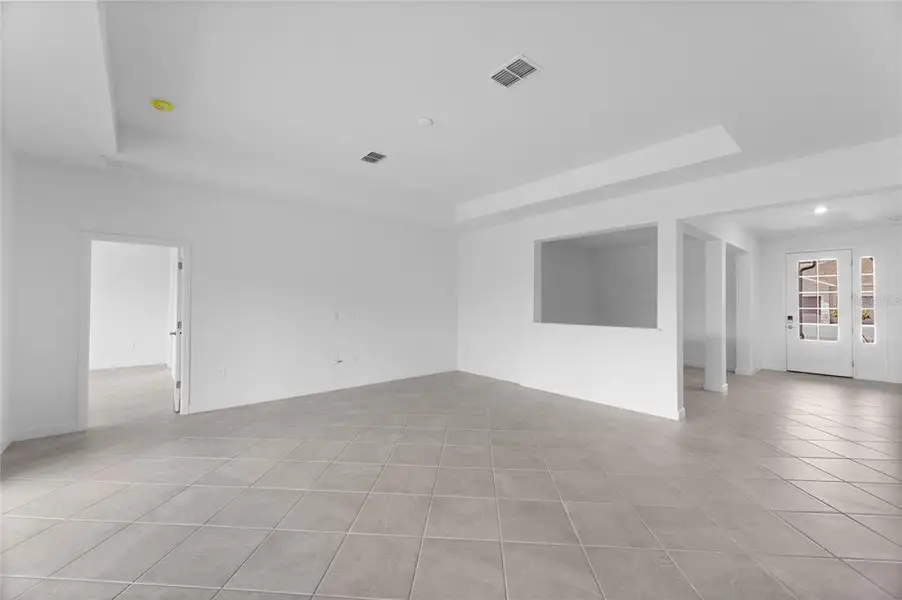 Spacious, unfurnished interior of a new home in Rye Ranch, Parrish (Image 9).