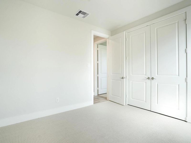 Spacious, unfurnished interior of a new home in Lago Mar, Texas City (Image 13).