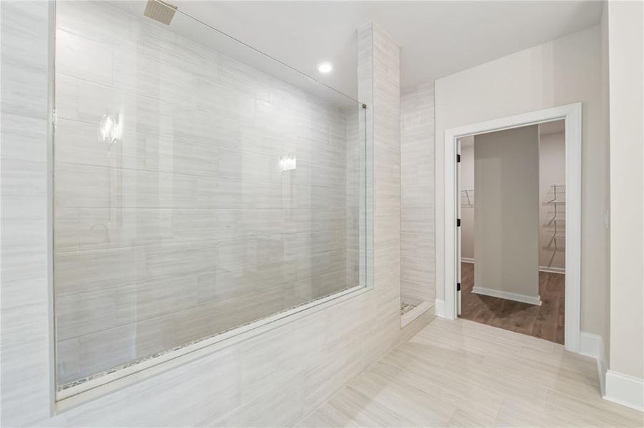 Spacious, unfurnished interior of a new home in Waterhaven, Cumming (Image 25).