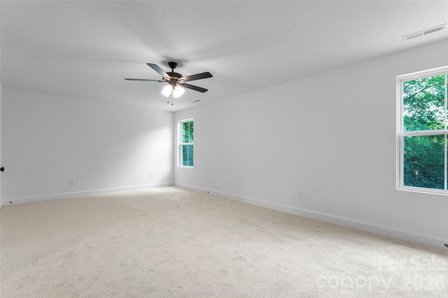Spacious, unfurnished interior of a new home in , Harrisburg (Image 26).