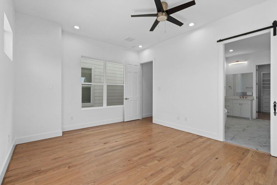 Spacious, unfurnished interior of a new home in , Houston (Image 12).