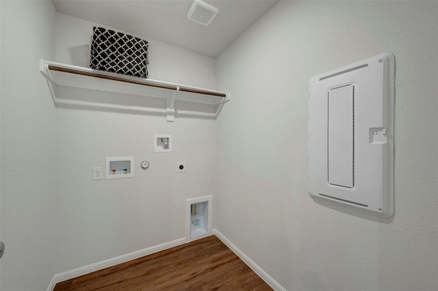 Spacious, unfurnished interior of a new home in Sanderos, Fort Worth (Image 26).