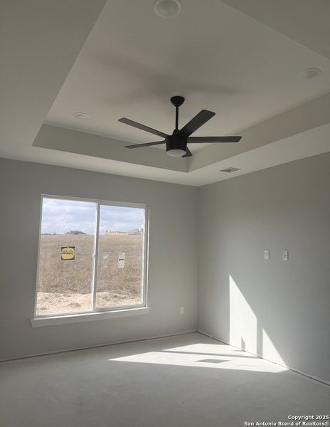 Spacious, unfurnished interior of a new home in , La Vernia (Image 10).