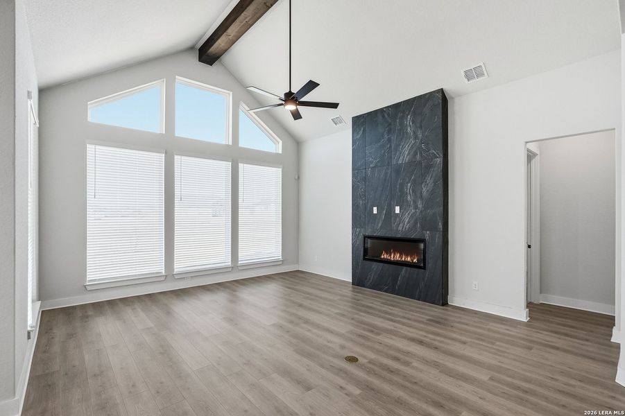 Spacious, unfurnished interior of a new home in Sienna Lakes, San Antonio (Image 21).