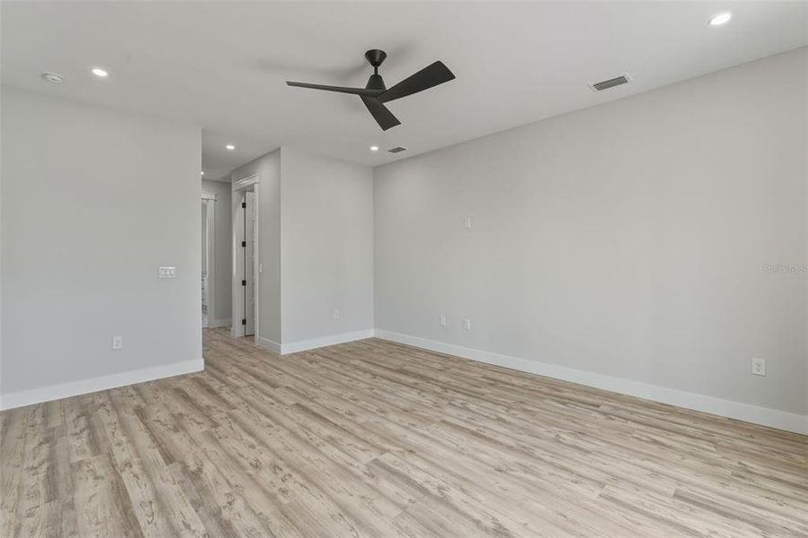 Spacious, unfurnished interior of a new home in , Rotonda West (Image 40).