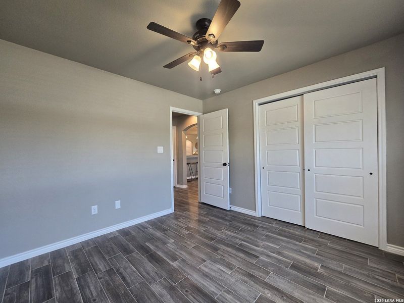 Spacious, unfurnished interior of a new home in , Canyon Lake (Image 23).