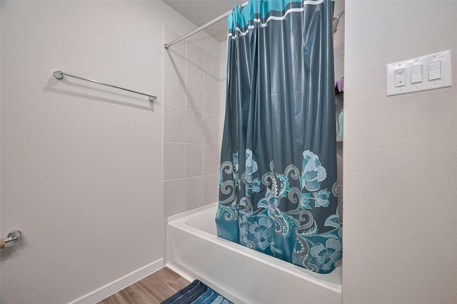 Full bathroom with shower/tub combo.