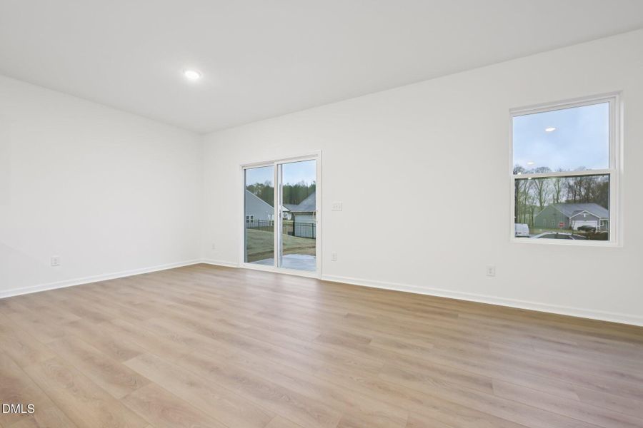 11-web-or-mls-Salers Loop-S1703-011 11-web-or-mls-Salers Loop-S1703-011