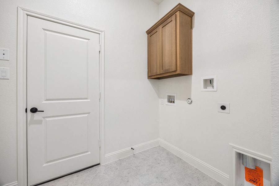 Spacious, unfurnished interior of a new home in Country Lakes, Denton (Image 20).
