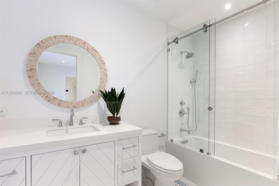 Furnished interior view inside a new home in , Islamorada, Village of Islands (Image 18).