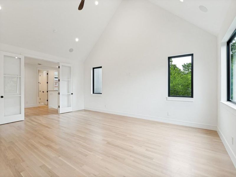 Spacious, unfurnished interior of a new home in , Dallas (Image 23).