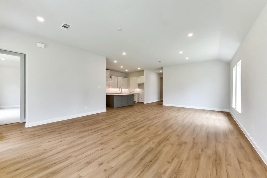 Spacious, unfurnished interior of a new home in Evergreen 50', Conroe (Image 25).