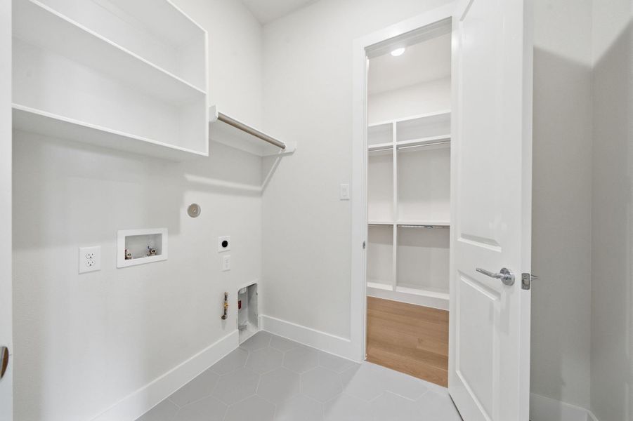 Spacious, unfurnished interior of a new home in Spring Valley Creek, Houston (Image 34).