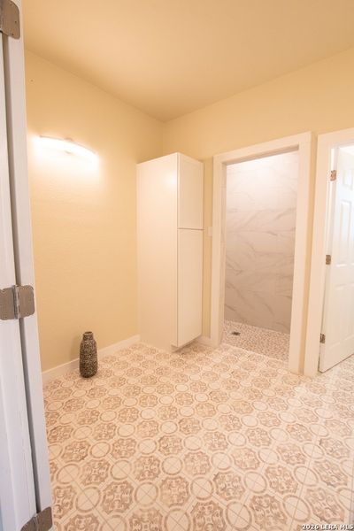 Spacious, unfurnished interior of a new home in , New Braunfels (Image 18).