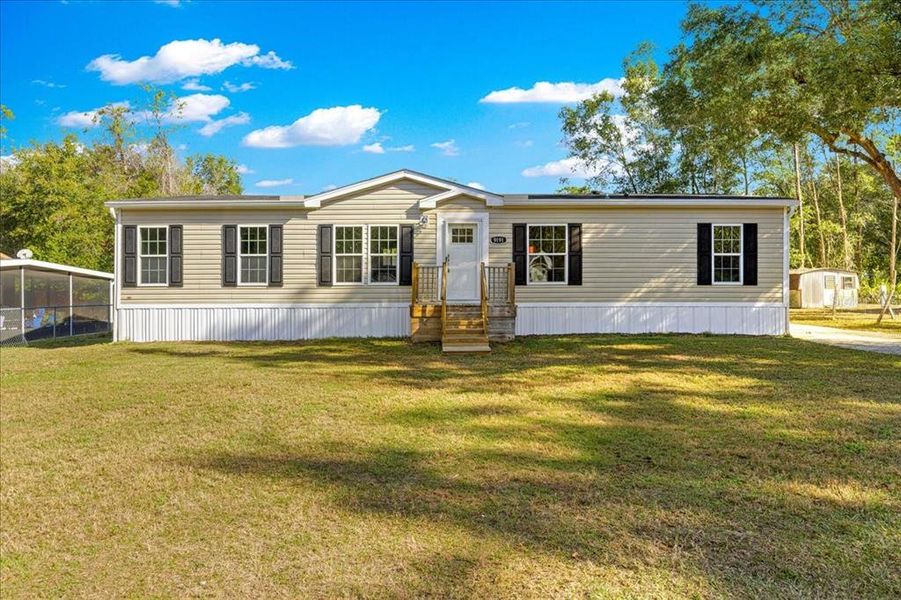 Exterior details and patio area of a home in , Ocala (Image 1). Exterior details and patio area of a home in , Ocala (Image 1).