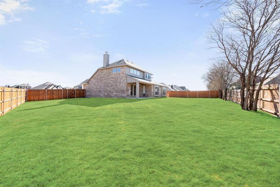 Exterior details and patio area of a home in Sunrise at Garden Valley, Waxahachie (Image 27).