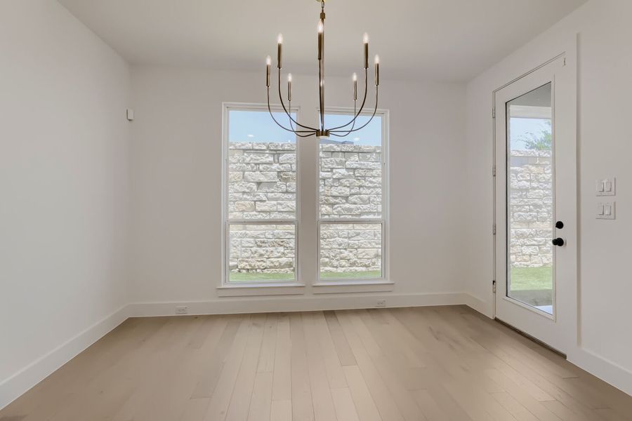 3133 Sir Judge - Dining Area