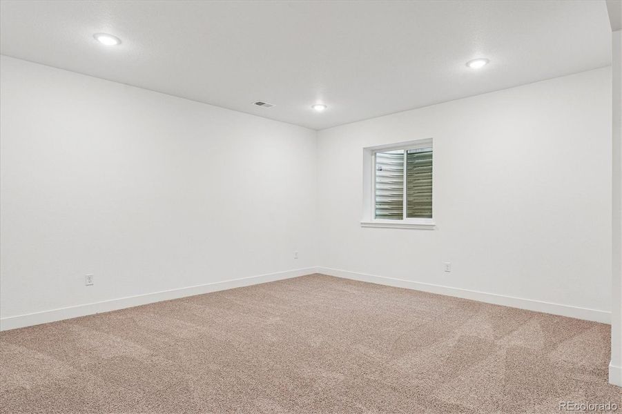 Spacious, unfurnished interior of a new home in The Summit at Meridian, Englewood (Image 13).