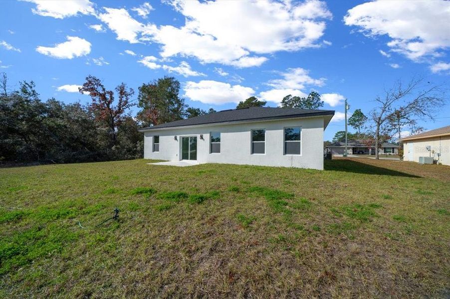 Exterior details and patio area of a home in , Ocala (Image 4).