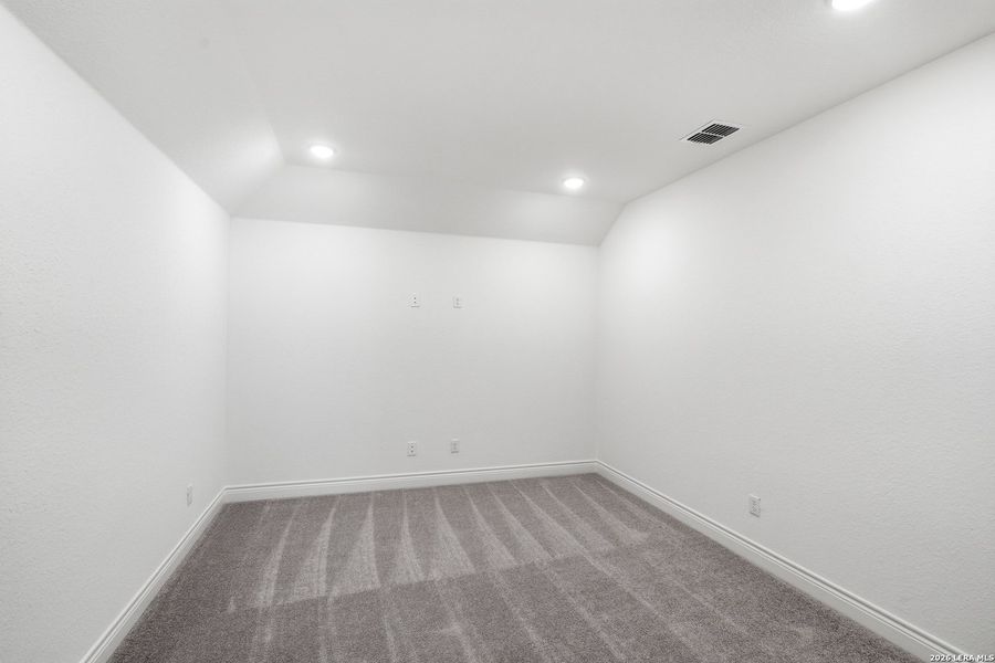 Spacious, unfurnished interior of a new home in Bison Ridge, San Antonio (Image 53). Spacious, unfurnished interior of a new home in Bison Ridge, San Antonio (Image 53).
