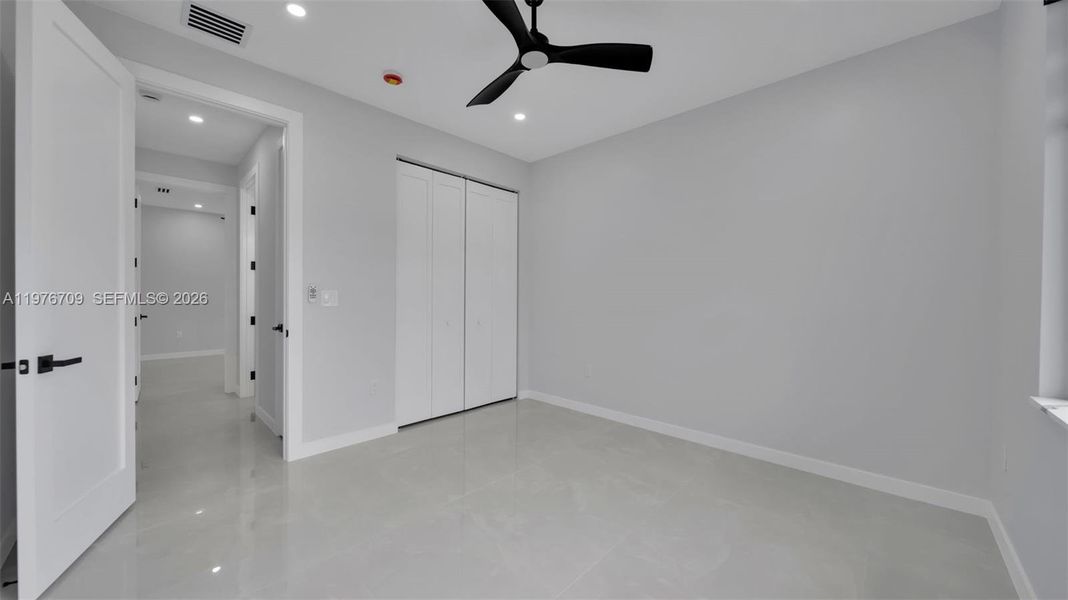 Spacious, unfurnished interior of a new home in , Cape Coral (Image 30).