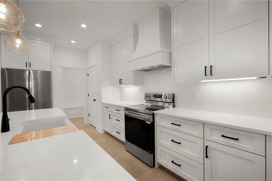 Furnished interior view inside a new home in , Calhoun (Image 8).