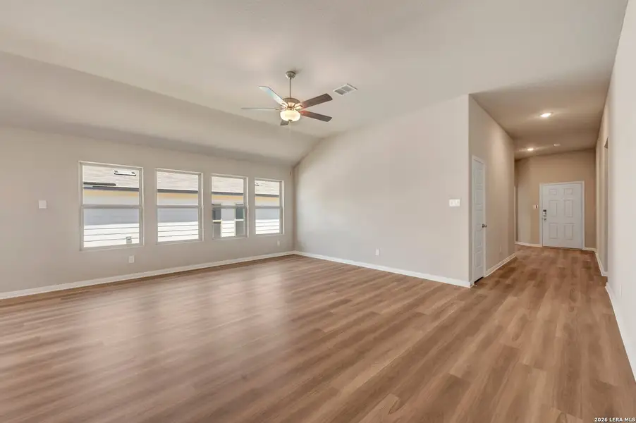 Spacious, unfurnished interior of a new home in Greenspoint Heights, Seguin (Image 11).