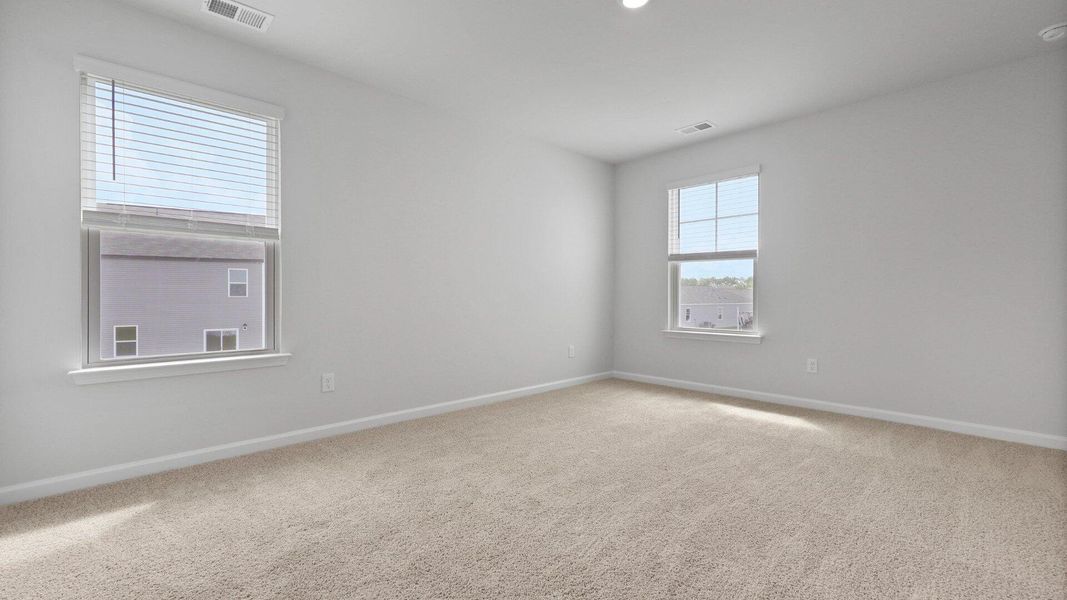 Spacious, unfurnished interior of a new home in , Summerville (Image 14).