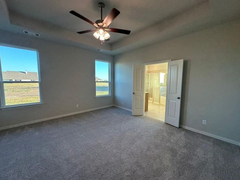 Spacious, unfurnished interior of a new home in Oak Valley, Oak Ridge (Image 10).